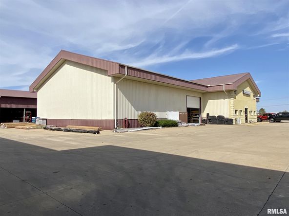 240 Bower Rd, Macomb, IL 61455